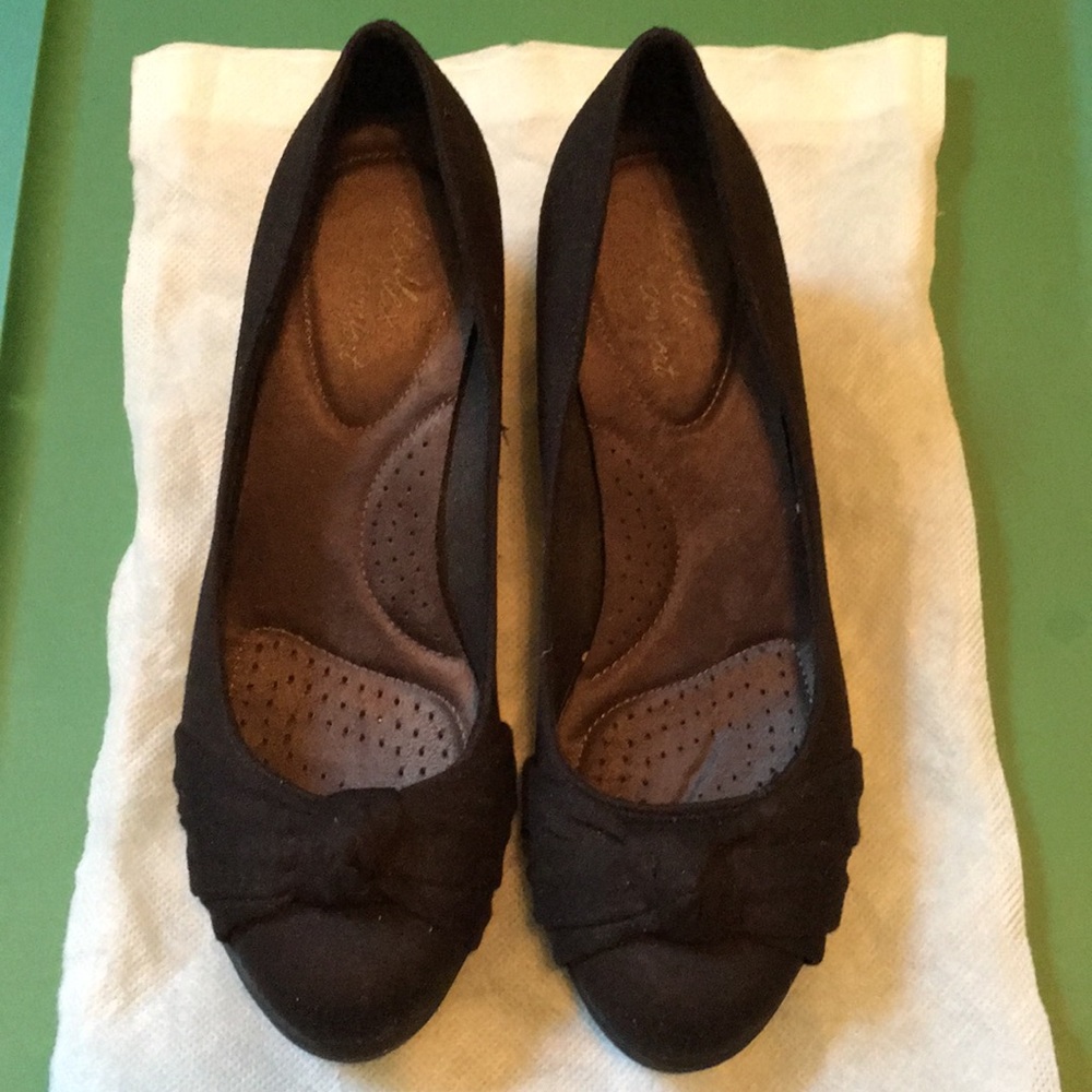 Dexflex Comfort suede black wedge shoes size 6.5